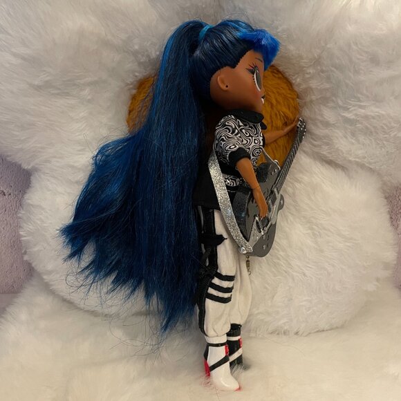 LOL Surprise OMG Downtown BB Fashion Doll Blue Hair (SKU: 320TO) - Picture 5 of 16